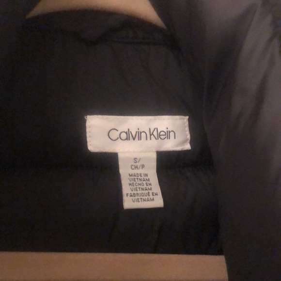 Calvin Klein beautiful puffer/sweater material size S - Picture 4 of 5